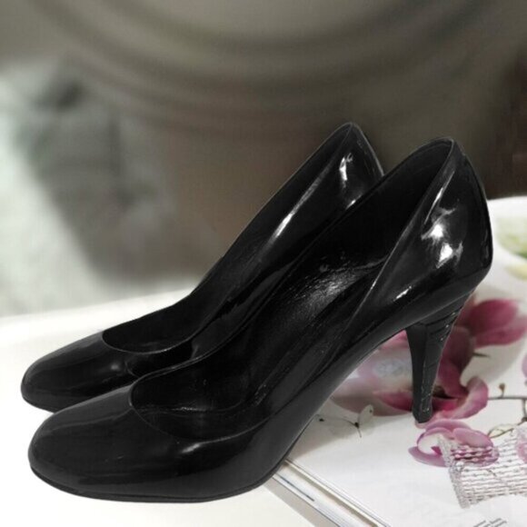 Burberry Patent Leather Pumps - Picture 3 of 10